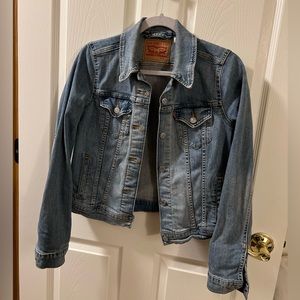 Levi’s Jean Jacket!!!